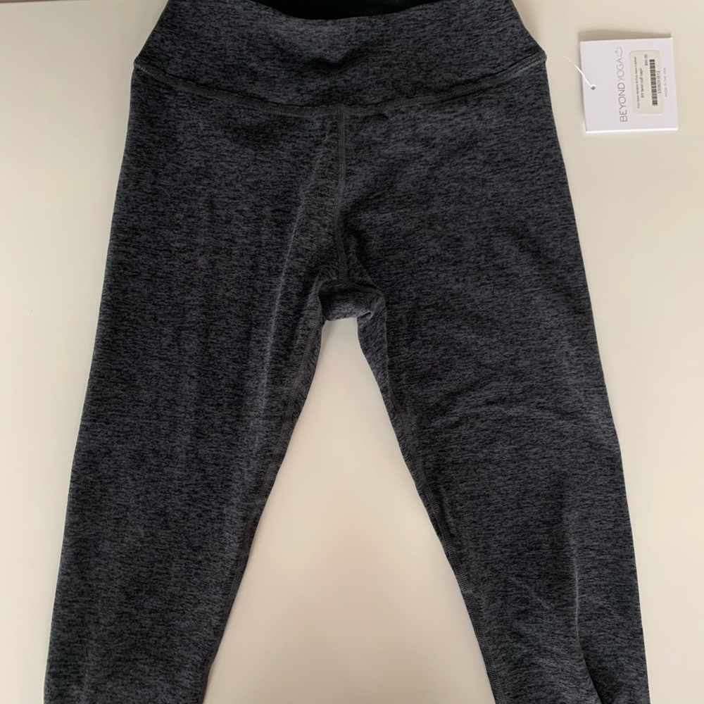 Beyond Yoga Twist Cuff Capri Legging